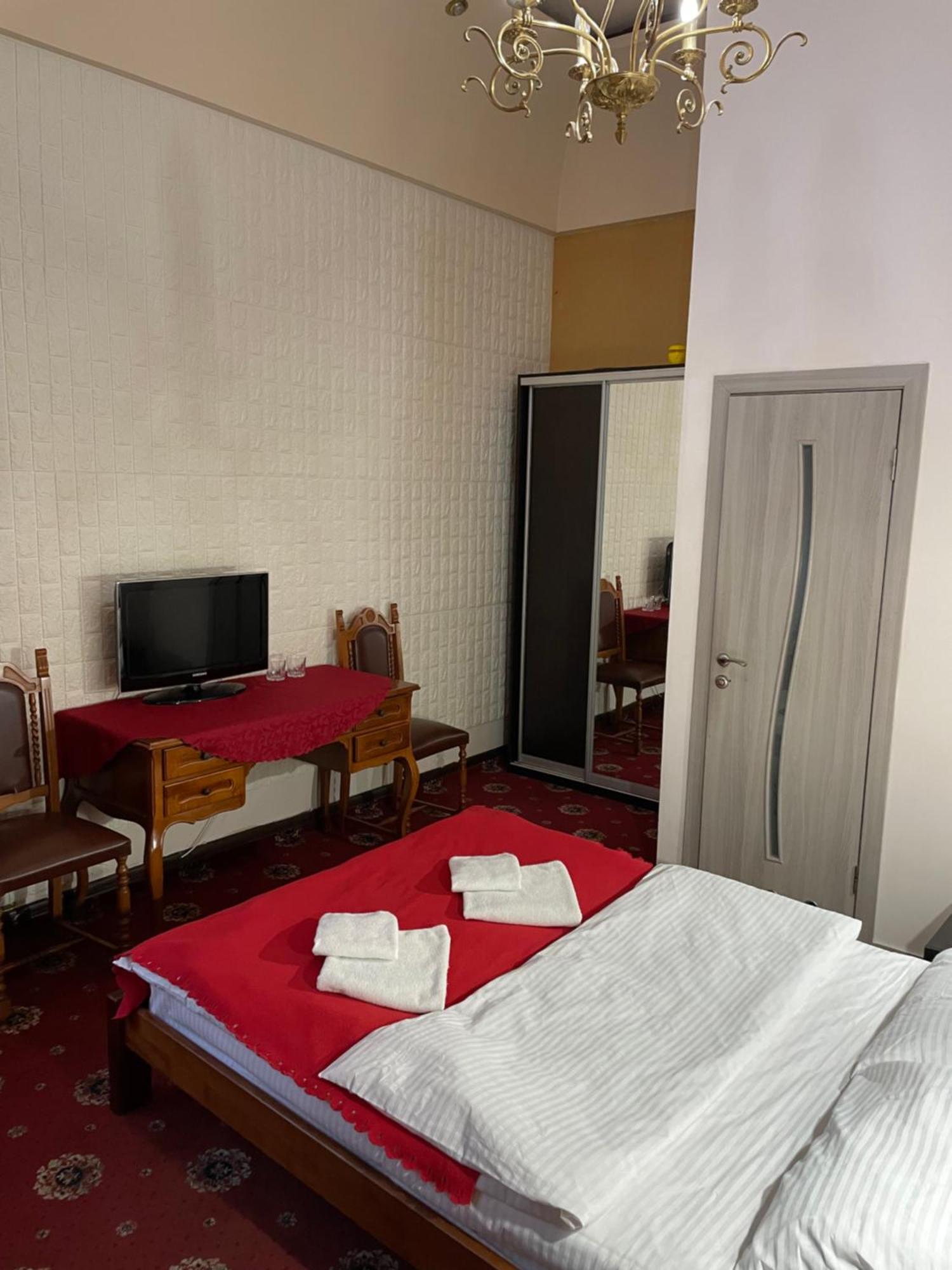 Mini Hotel Central Park Львів Екстер'єр фото